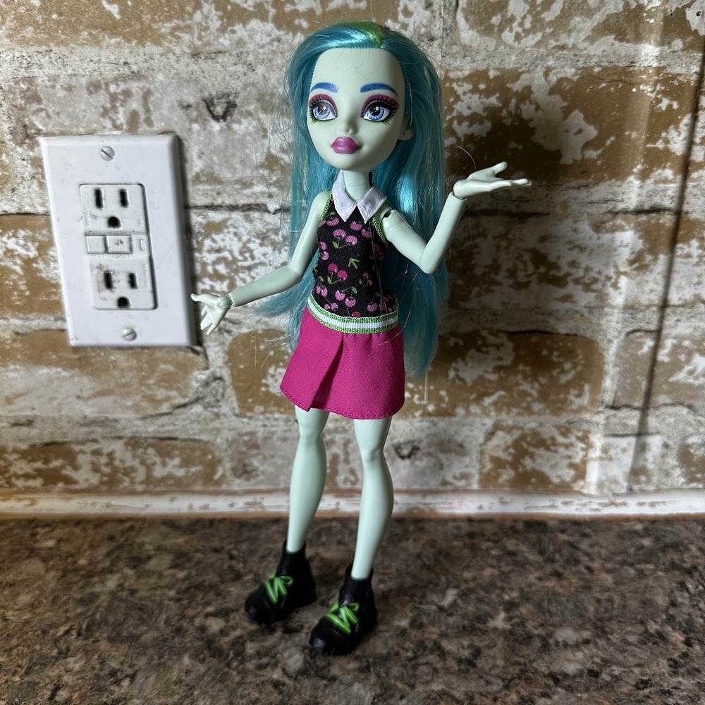 Monster High Doll Buried Secrets Wave 4 Ghoulia Yelps Courtside Fang Out 2025